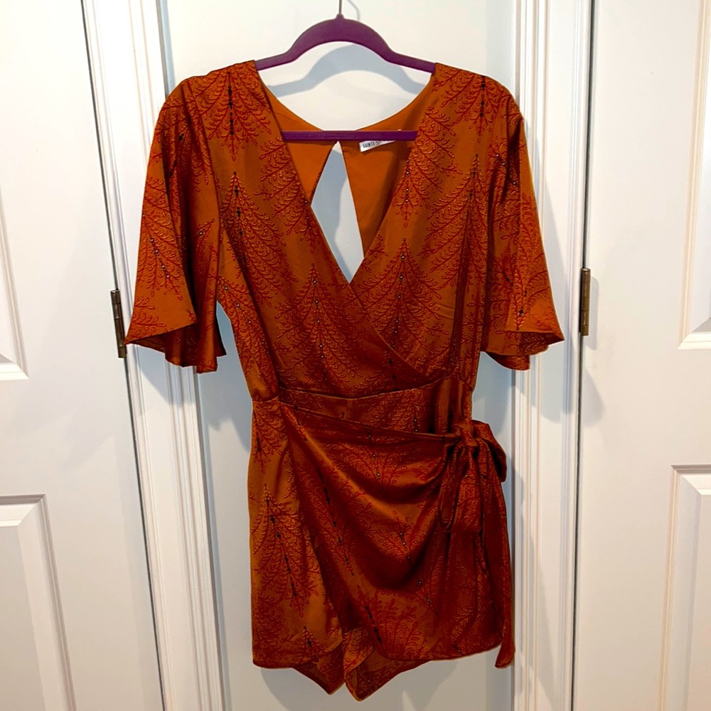 Beautiful ginger spice romper with floral detailing.